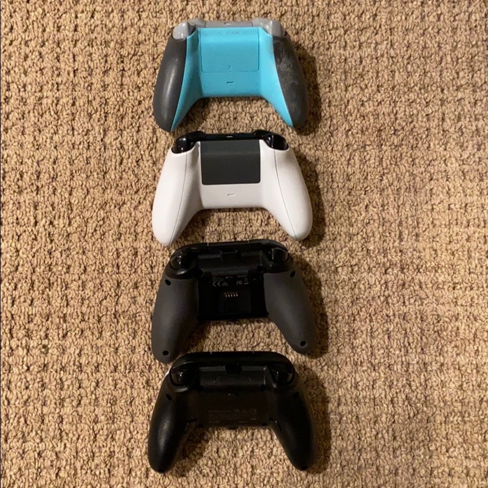 Xbox Controllers - Picture 2 of 4